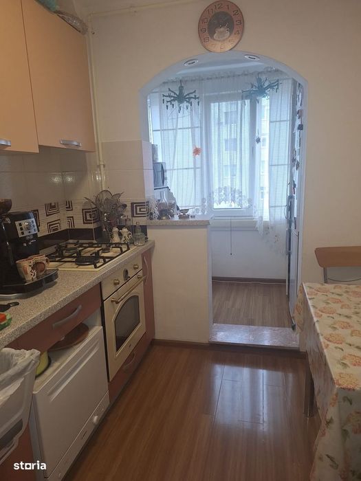 Ap. 2cam,dec,renovat total,et.5,bl.reabilitat,1 min distanta metrou.