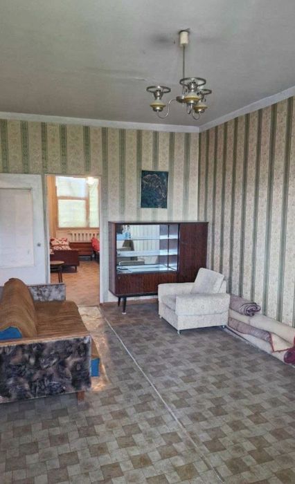 Юнусабад 11 квартал. Продается квартира 2/4/4