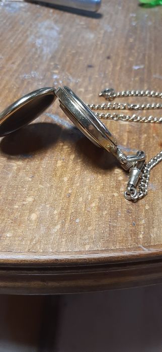 Джобен позлатен часовник