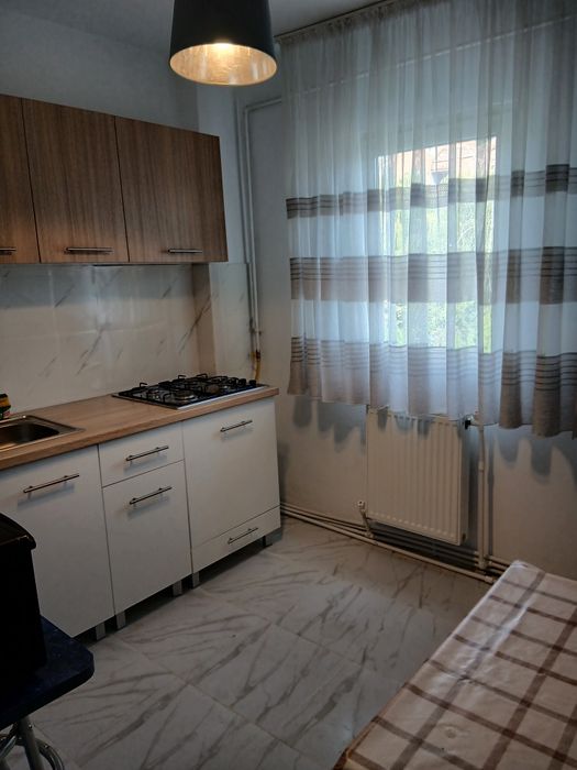 Vând apartament 2 camere comanesti