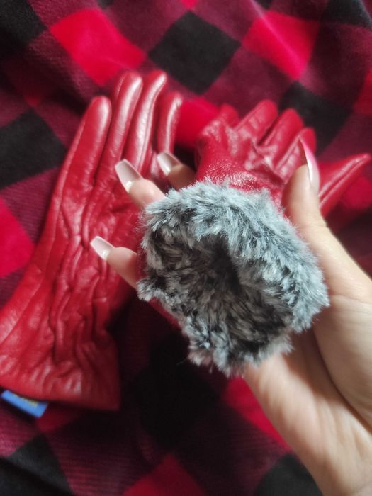 Кожаные перчатки