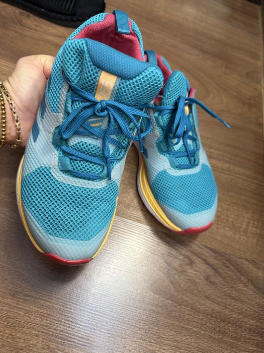 Продам кроссовки Adidas оригинал