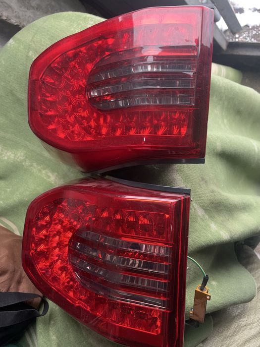Задние светодиодные фонари FJ cruiser в состоянии новых