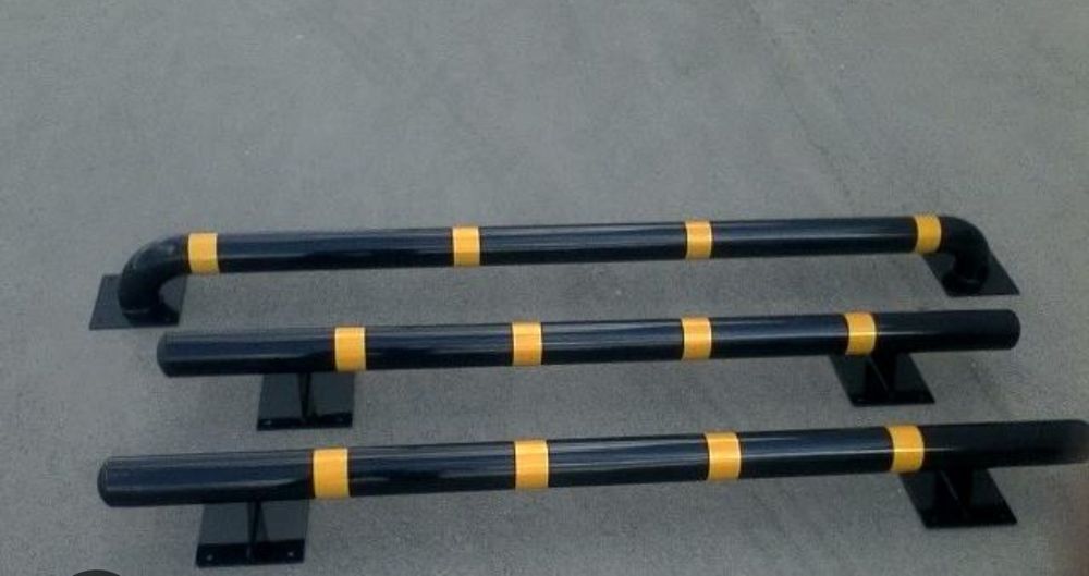 Все для стоянки парковки гаража двора.