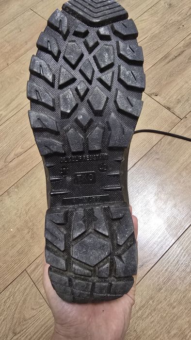 В продаже берцы новые