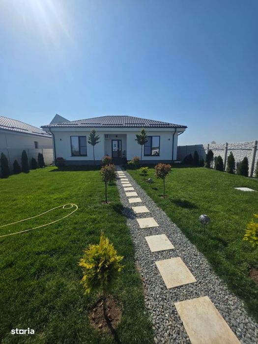 Casa complet mobilata, parter, 126 mp, 400 mp curte, zona Metro