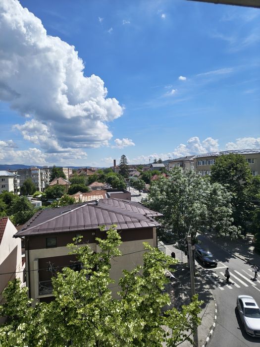 Apartament de închiriat 3 camere, zona Nord