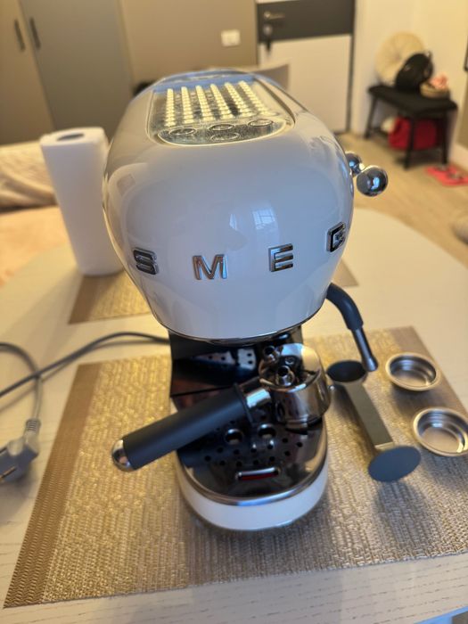 Espressor SMEG- eleganta italiana pentru cafeaua ta de acasa