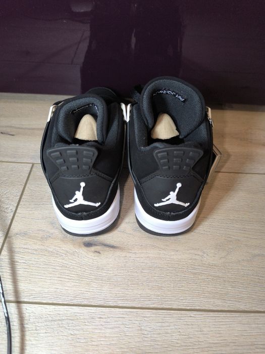 Jordan 4 White Thunder