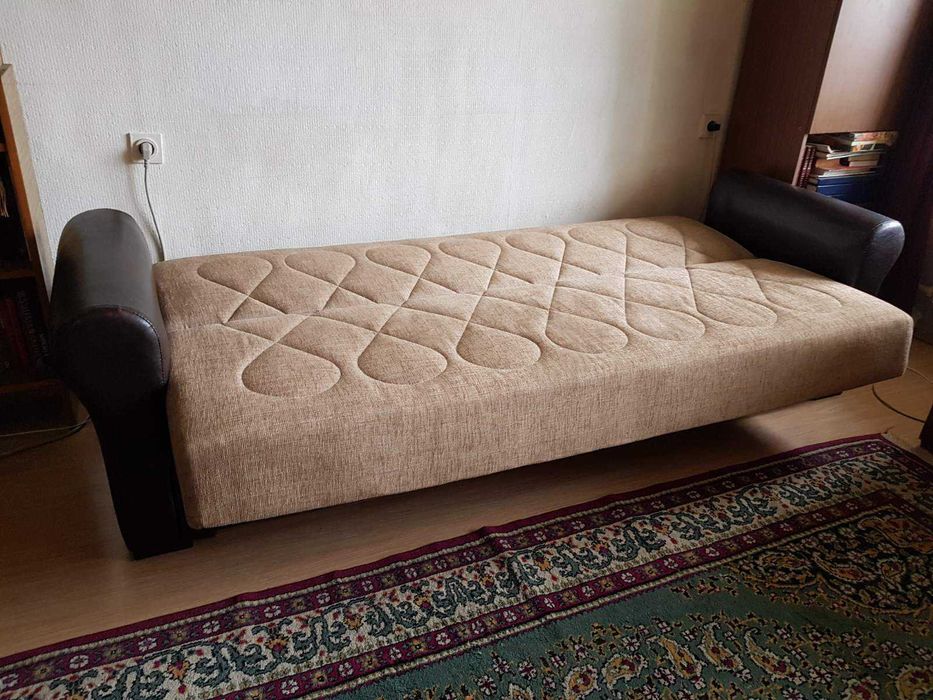 Разтегателен диван-клик-кларк с ракла отдолу и подлакърници еко кожа