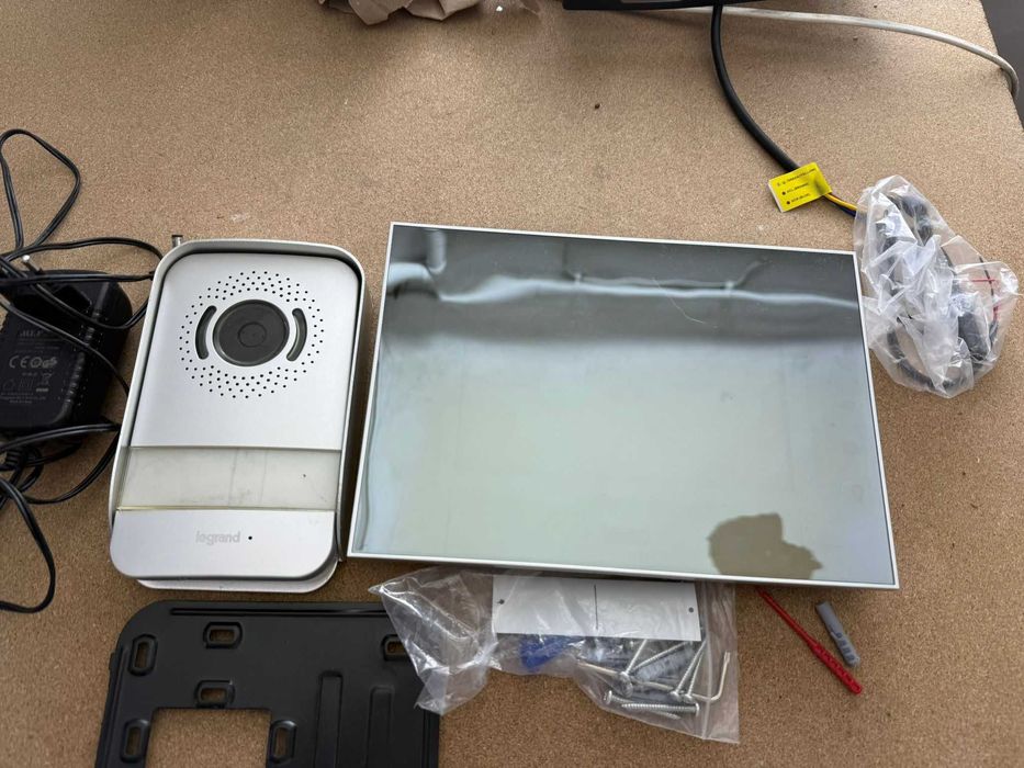 Videointerfon Legrand – Ecran oglindă 7"