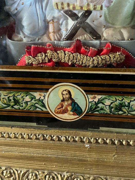 Icoana veche cu dimensiunea 75/35 cm.