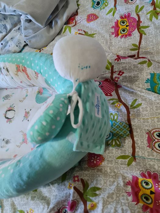 Babynest happyluna perna si arcada cu jucarii