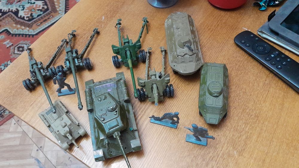 Детскии дюралевые игрушки