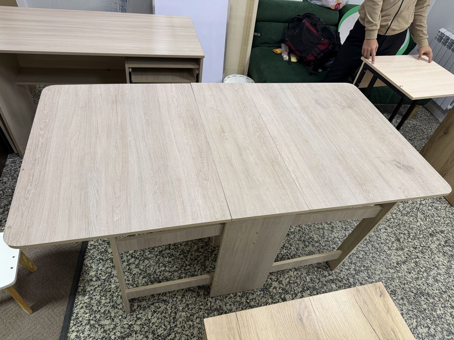 Продам стол книжку