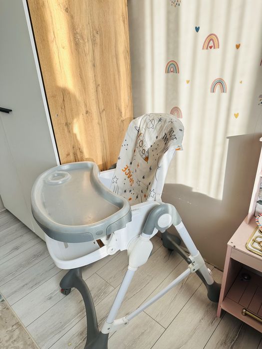 Продам стол для кормление