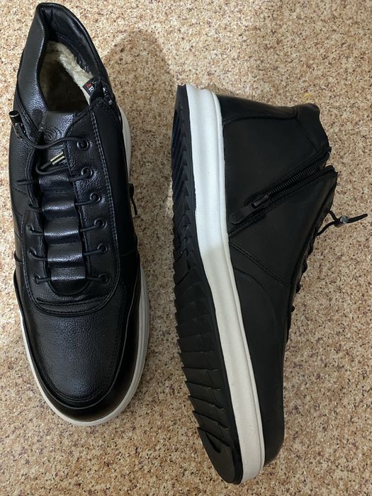 Безторг . Новые  кроссовки  продам .