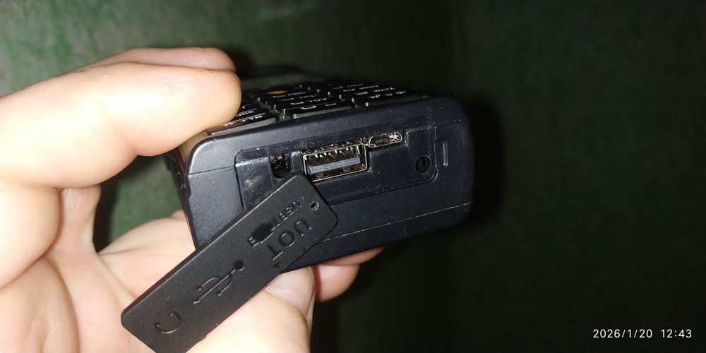 Продаётся 4х симочный телефон.