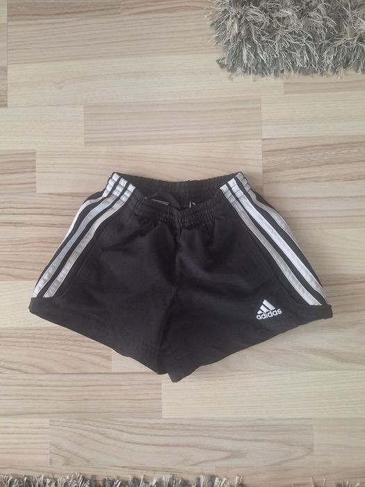 Pantaloni scurti Adidas
