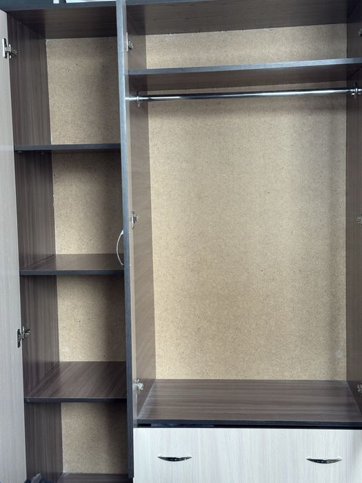 Срочно продам шкаф для одежды