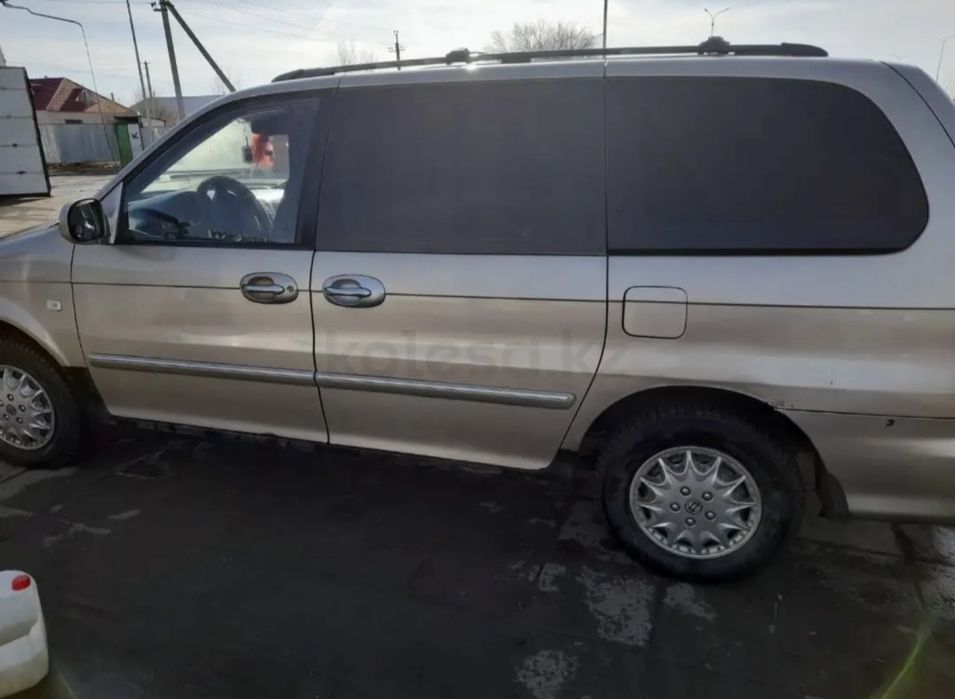 Киа карневал 2003 г 2,5 бензин