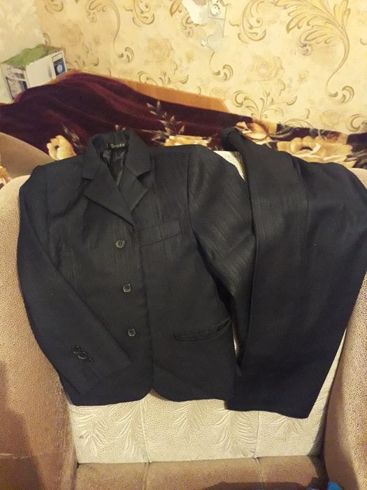 Продам костюм для школы