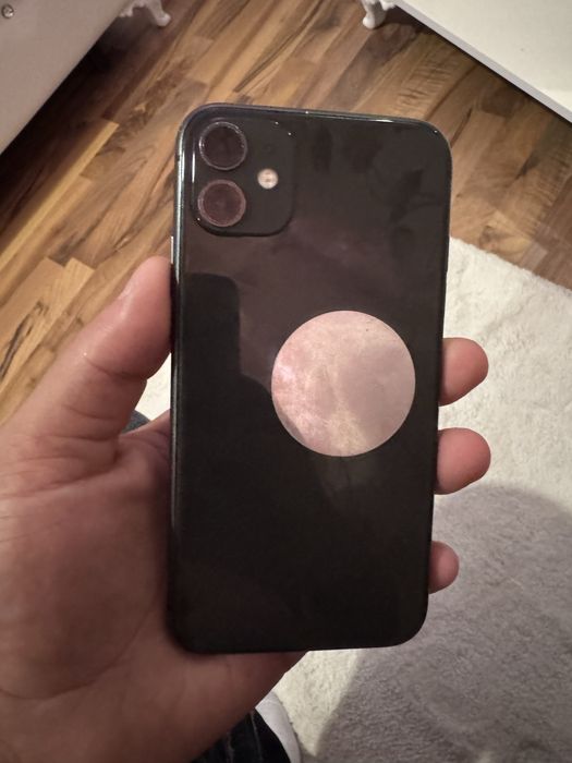 Vand Iphone 11 negru