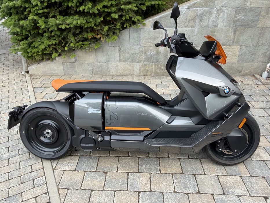 Scuter BMW CE04 - inca in garantie