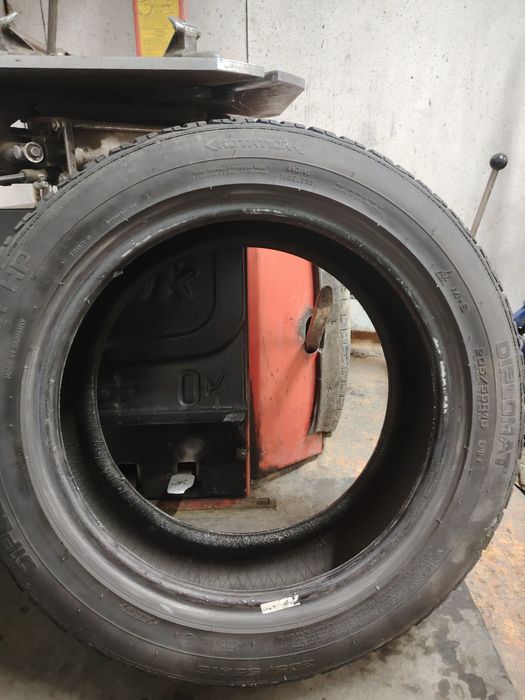 Продам две шины 205/55R16