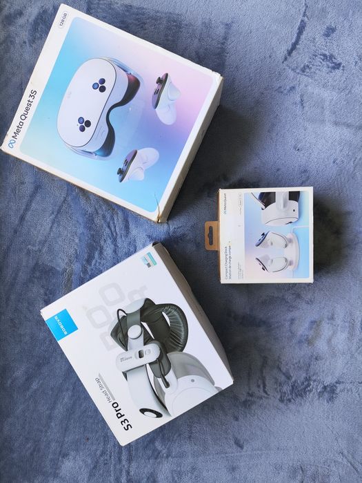 Vând Oculus Quest 3s cu accesorii (citește descrierea)