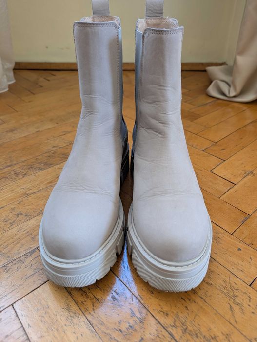 Бежови боти от набук Apple of Eden Chelsea 'Conny'