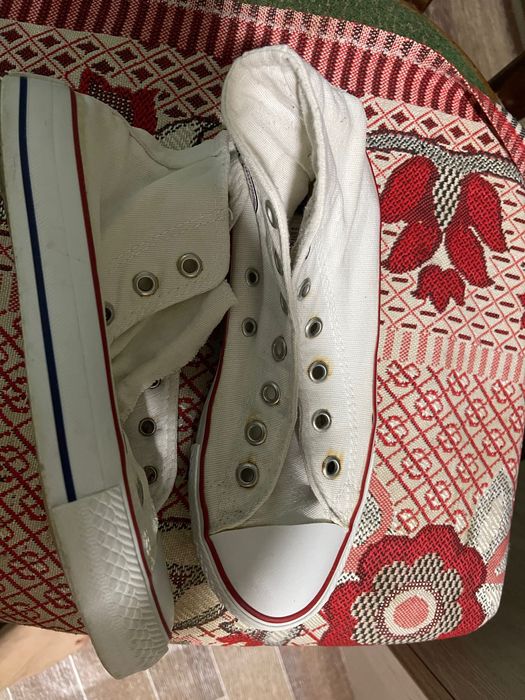 Кроссовки белые Навои