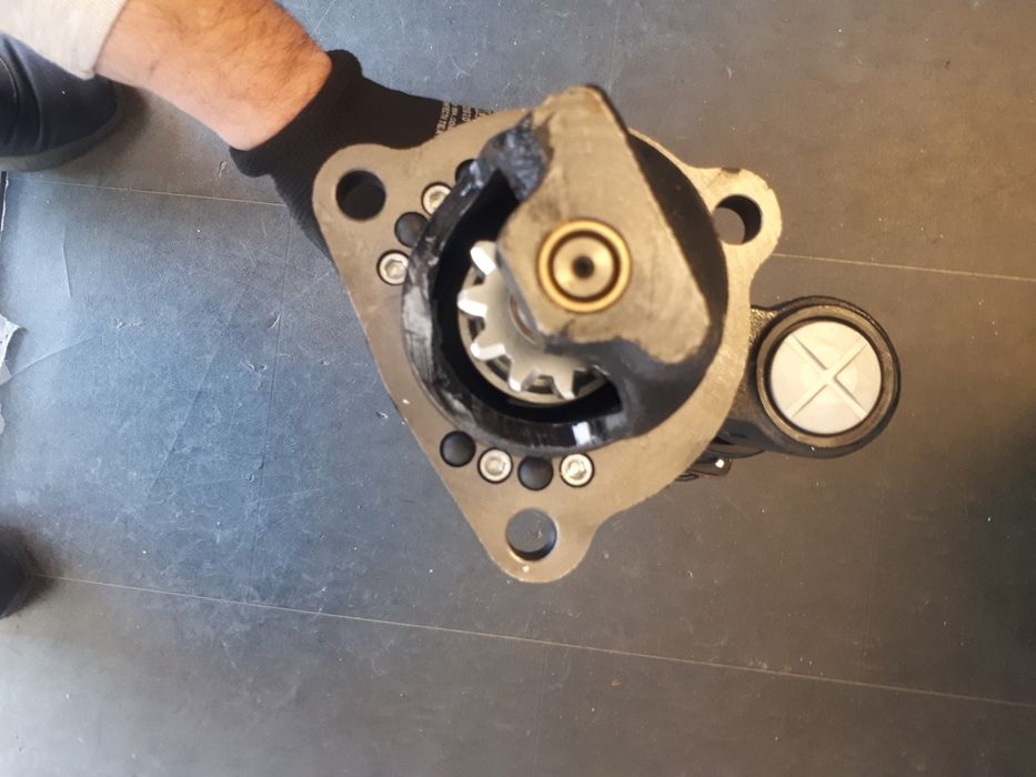 Electromotor nou excavator pe senile VOLVO EC360 EC460 EC330