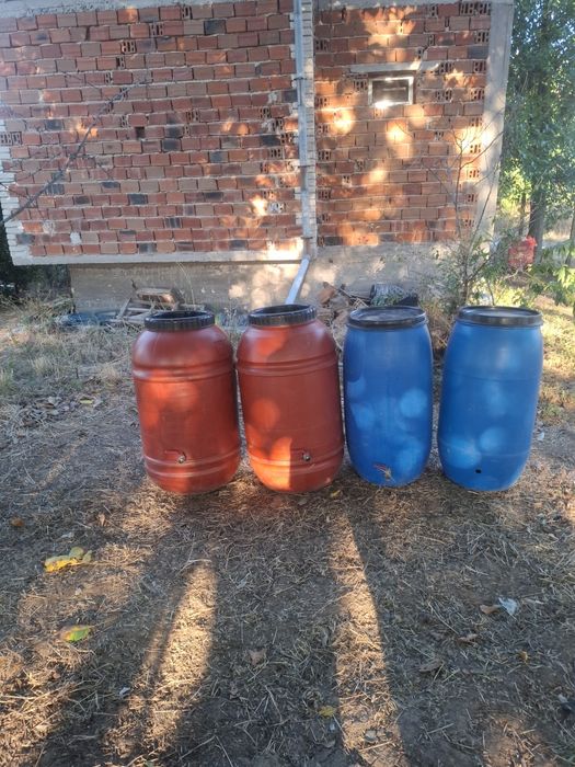 Продавам бидони.