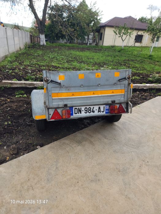 Vand sau schimb remorca