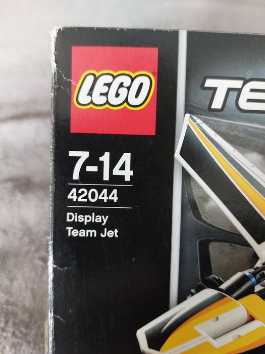 Vând LEGO tehnic "Display Team Jet" 42044