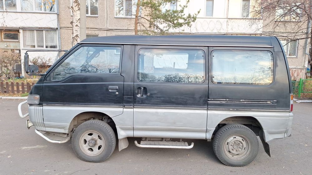 Продам автомобиль Митсубиси Делика