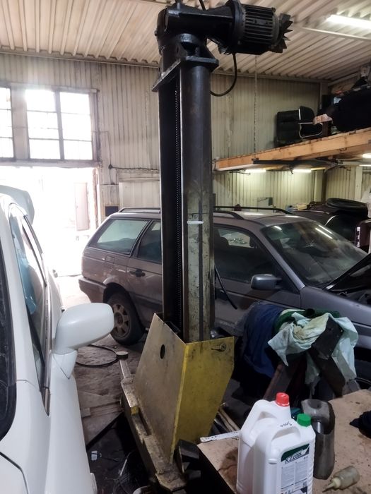 Винтовой автоподъёмник