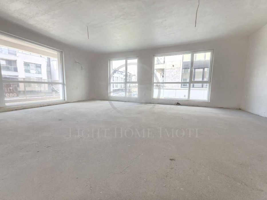 Продава се Тристаен апартамент в Пловдив, Христо Смирненски - 122 кв.м за 849 €/кв.м - Снимка #1