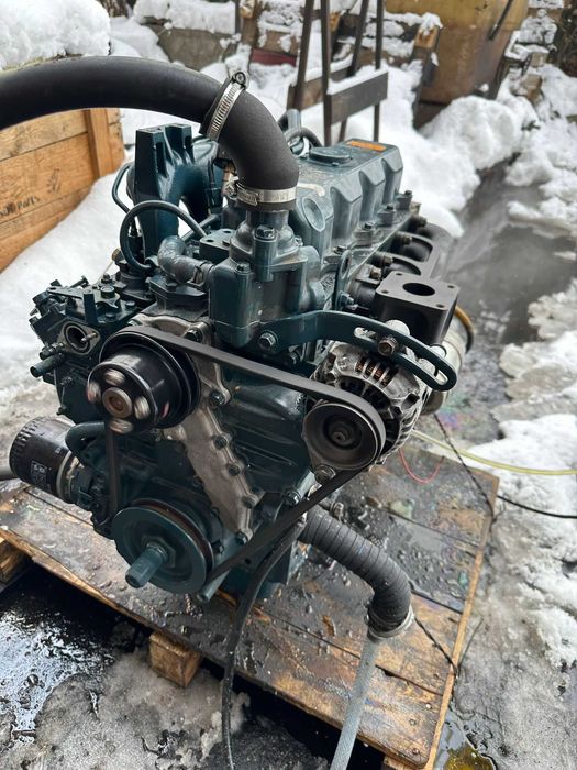 Motor reconditionat Kubota V2403 pentru excavator incarcator, piese motor