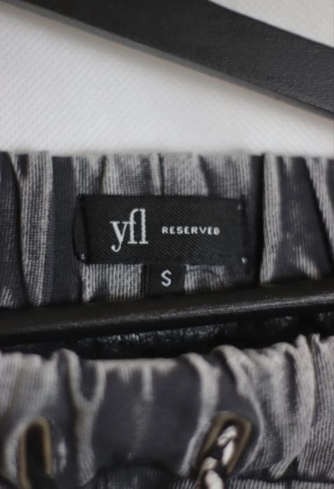 Pantaloni sport reserved