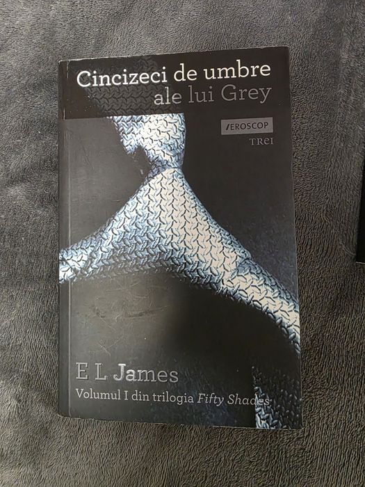 Cincizeci de umbre intunecate