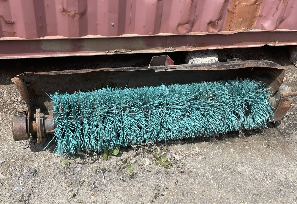 Продам щетку и отвал на спецтехнику