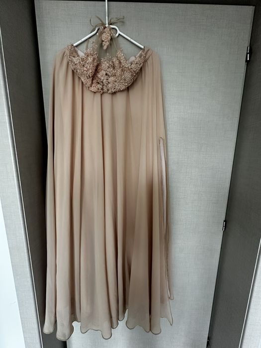 Rochii lungi de eveniment realizate pe comandă