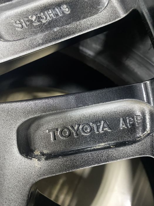 Диск Toyota оригинал Black Onyx на R18