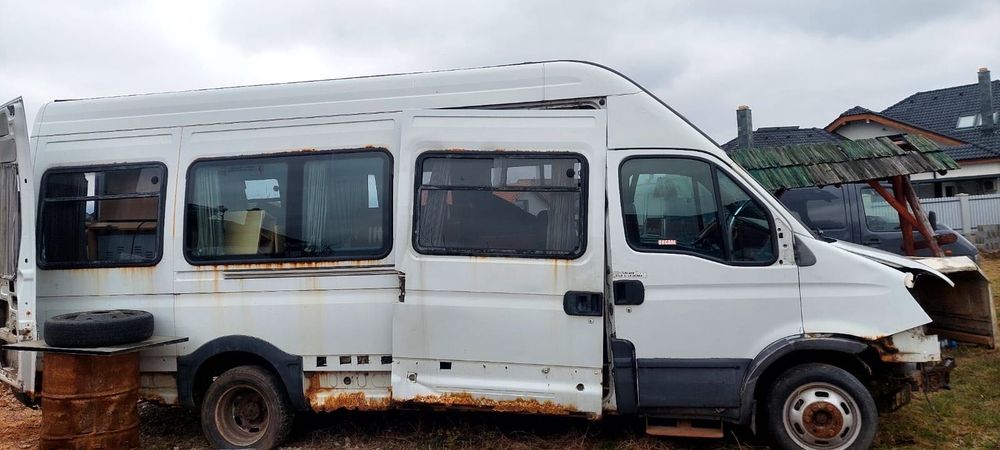 Vând piese iveco daily