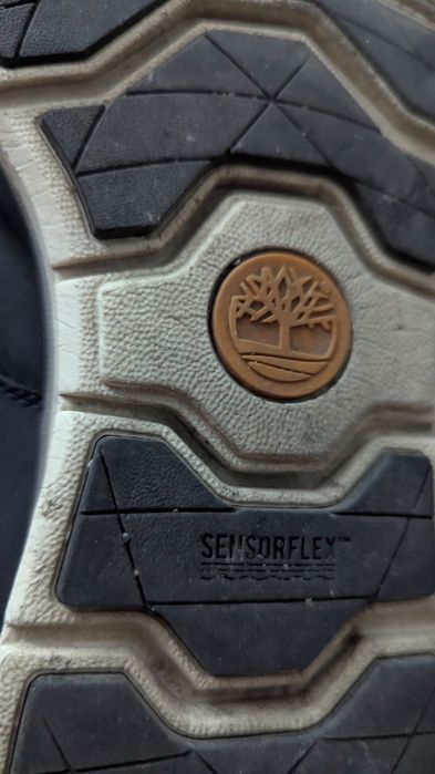 Продам мужские ботинки известного бренда тимберлэнд, и черные классика