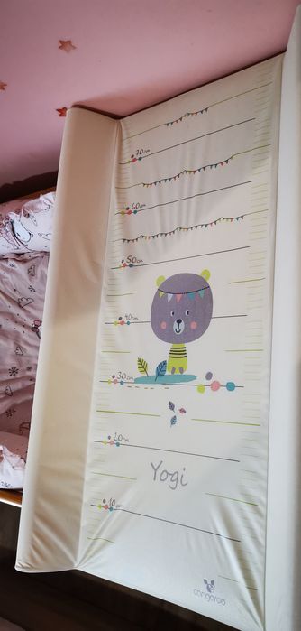 Твърд повивалник за бебешка кошара