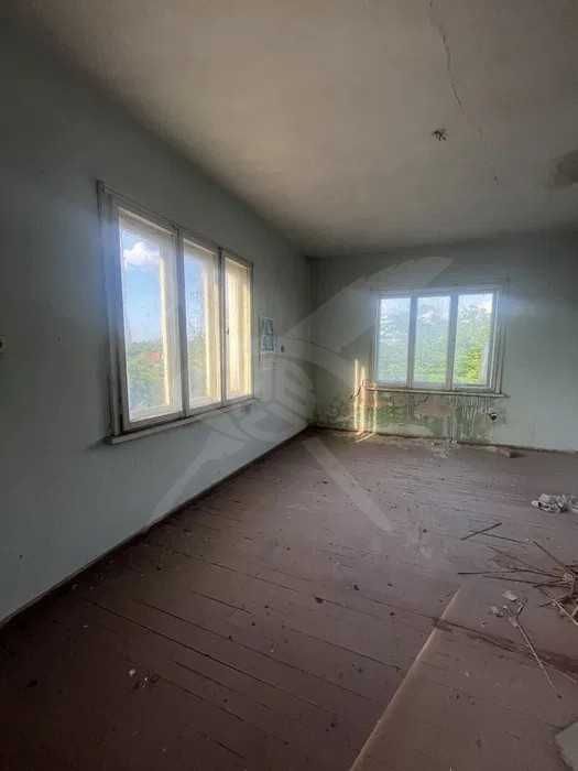 Продава се Къща в с. Гранит, Област Стара Загора - 400 кв.м за 105 €/кв.м - Снимка #1