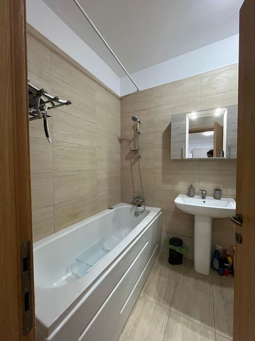 Apartament superb de închiriat cu pisicina în complex